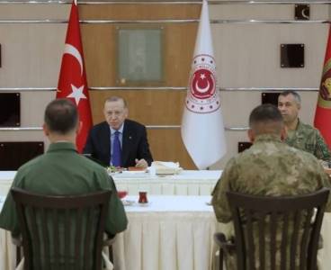 Cumhurbaşkanı Erdoğan askerlerle iftar yaptı