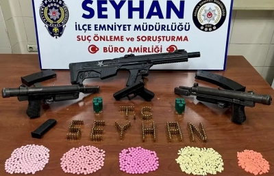 Ev kurşunlayan şüpheliler çok sayıda silah ve mühimmatla yakalandı