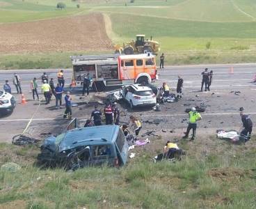 Sivas'ta katliam gibi kaza: 9 ölü