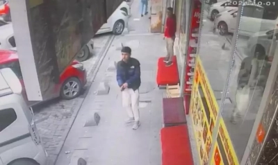 Sokak ortasında husumetlisini kurşun yağdırarak infaz etti