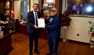 Herkes arsa ararken o arsasını bağışladı