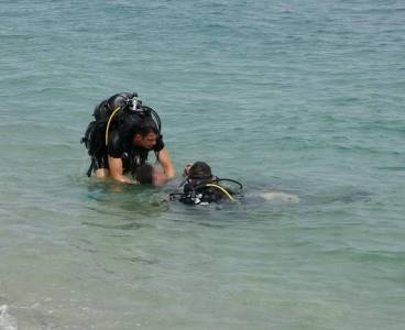 Denizde su altına dalan turist ceset buldu