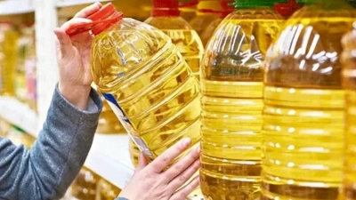 Ayçiçek yağına zam haberini duyan vatandaşlar marketlere hücum etti