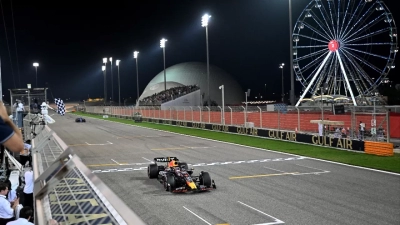 Formula 1’de sezonun ilk yarışını Max Verstappen kazandı