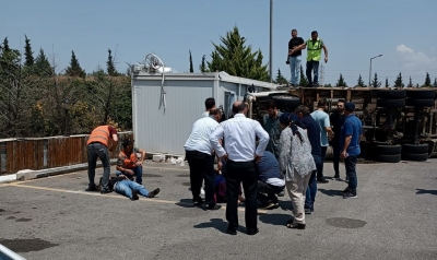 İncirlik’teki polis noktasına kamyon daldı