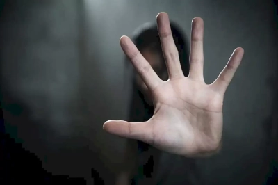 Öğrencisini uyaran öğretmene veliden dayak