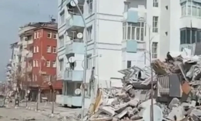 5,6 şiddetindeki Malatya depreminde 6 katlı bina yerle bir oldu