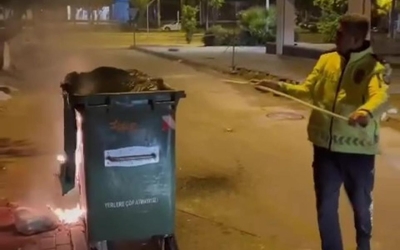 Trafik polisleri bu kez yangın söndürdü
