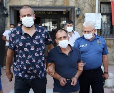 Kendisini aldattığı iddiasıyla eşini öldürdü