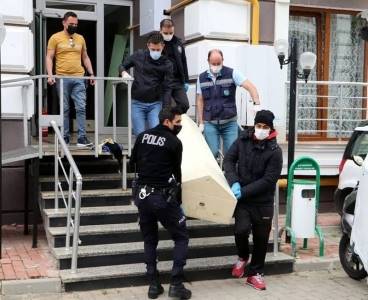 Doktor baba ile 11 yaşındaki kızı evlerinde ölü bulundu