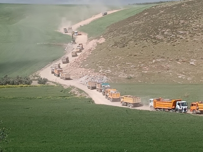 2 aydır hiç durmadan günde 875 kamyon moloz taşıyor