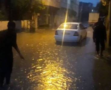 Kozan sele teslim oldu: Birçok evi su bastı, araçlar mahsur kaldı