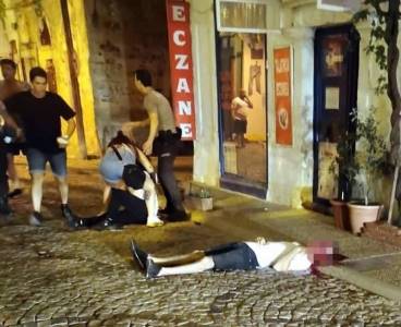 Sokak ortasında başına demir profille vurularak öldürüldü