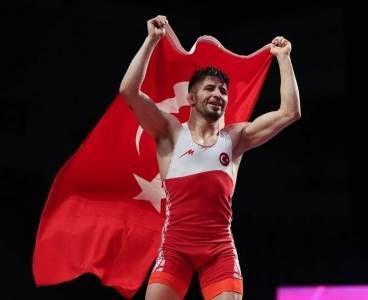 Milli güreşçi Süleyman Atlı, Avrupa şampiyonu oldu