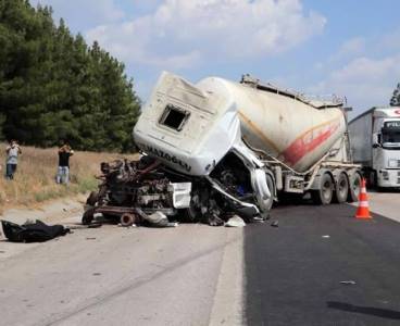 Adana'da otobanda zincirleme trafik kazası: 1 ölü