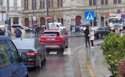 Mevlüt Çavuşoğlu Viyana sokaklarında TOGG ile turladı