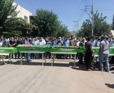 5 tabut yan yana: Gözyaşları sel oldu