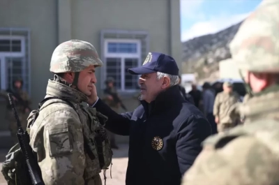 Hulusi Akar: Depremden sonra 10 bin Suriyeli gönüllü olarak döndü